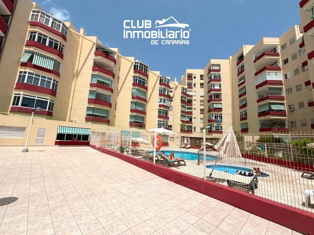 Vista exterior de Pis de lloguer en Adeje amb Terrassa, Moblat i Piscina comunitària