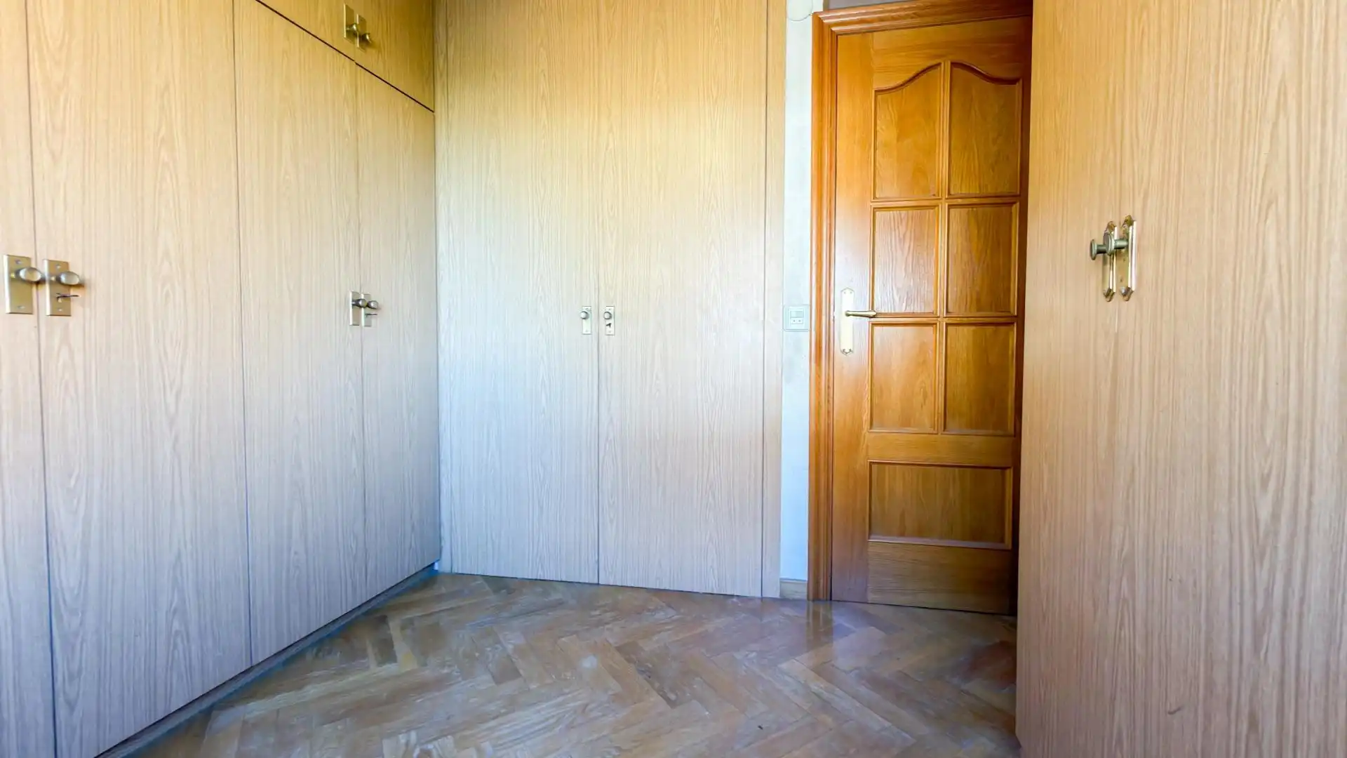 Wohnung zum Verkauf in Valencia mit Klimaanlage, Heizung und Parkett