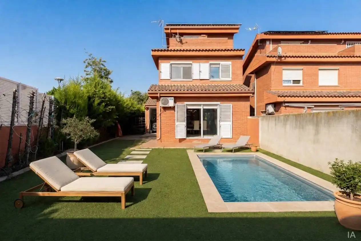 Vista exterior de Casa o xalet en venda en Reus amb Aire condicionat, Calefacció i Jardí privat