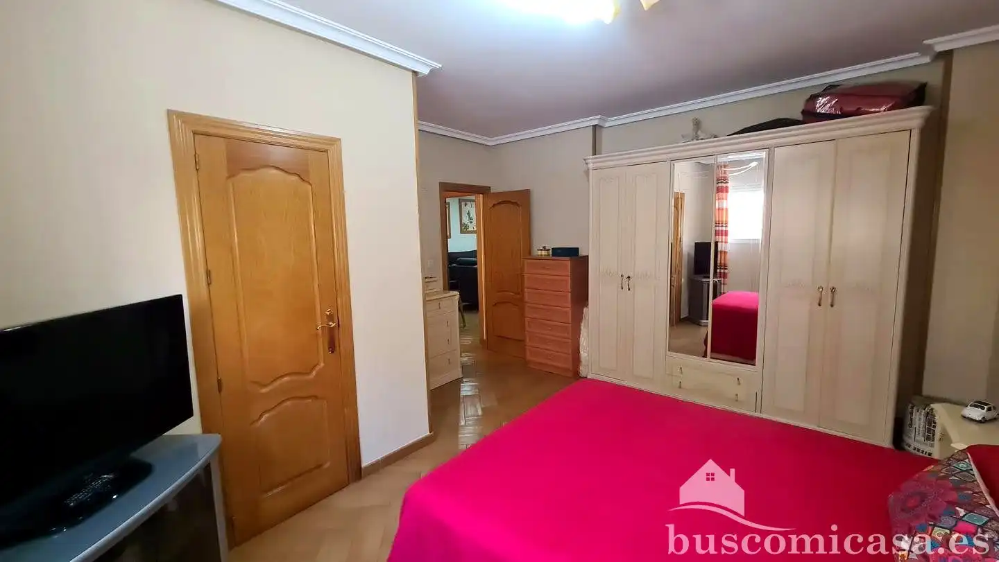 Habitación de Planta baja en venta en Linares con Aire acondicionado