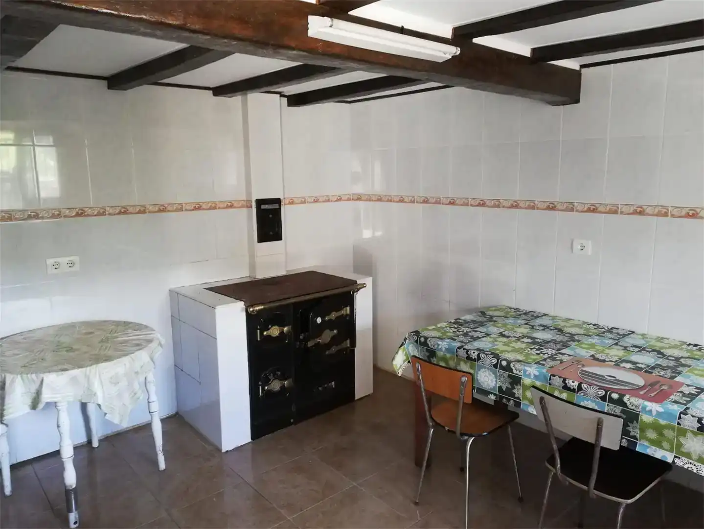 Cuina de Casa adosada en venda en Valle de Manzanedo amb Balcó