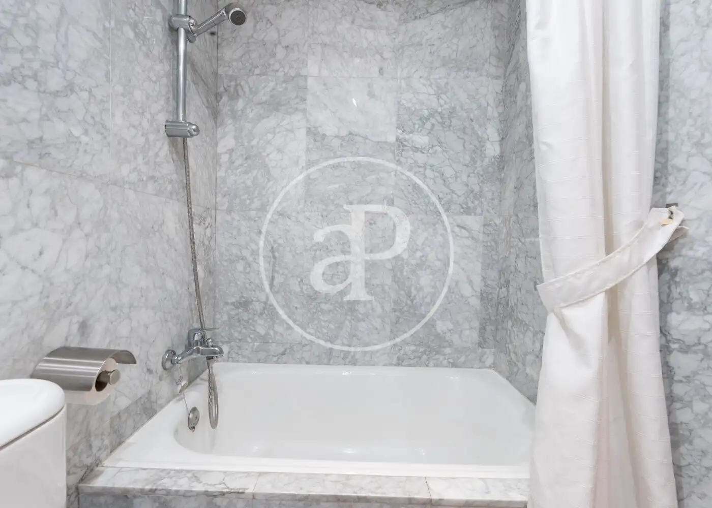 Flat for rent in Calle de María de Guzmán, Ríos Rosas - Nuevos Ministerios