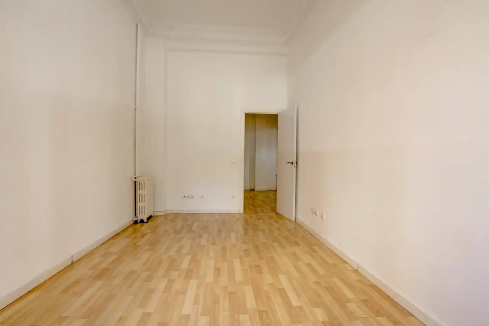 Schlafzimmer von Büro zur Miete in Madrid mit Heizung