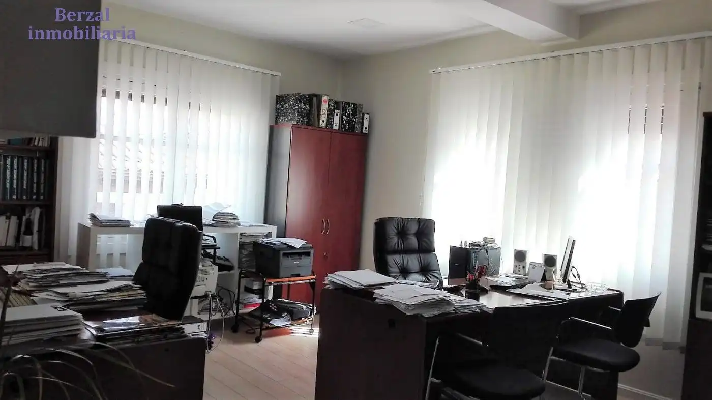 Office space with lift for sale in Calle San Agustín