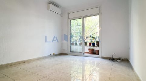 Foto 4 de Pis en venda a Carrer de la Indústria, El Camp de l'Arpa del Clot, Barcelona Capital