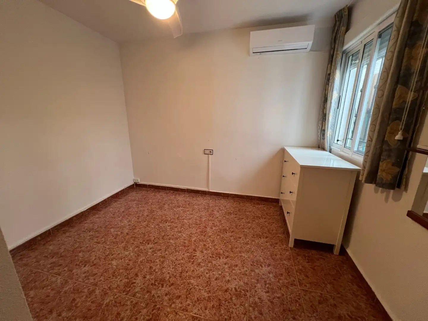 Habitación de Planta baja en venta en Orihuela con Aire acondicionado, Terraza y Piscina