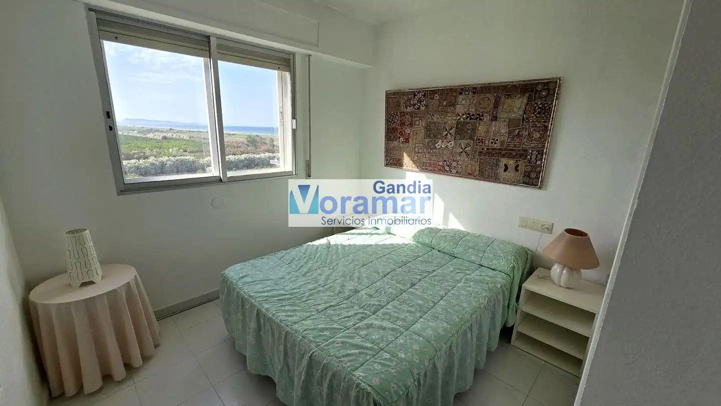 Dormitori de Apartament de lloguer en Gandia amb Terrassa, Moblat i Piscina comunitària
