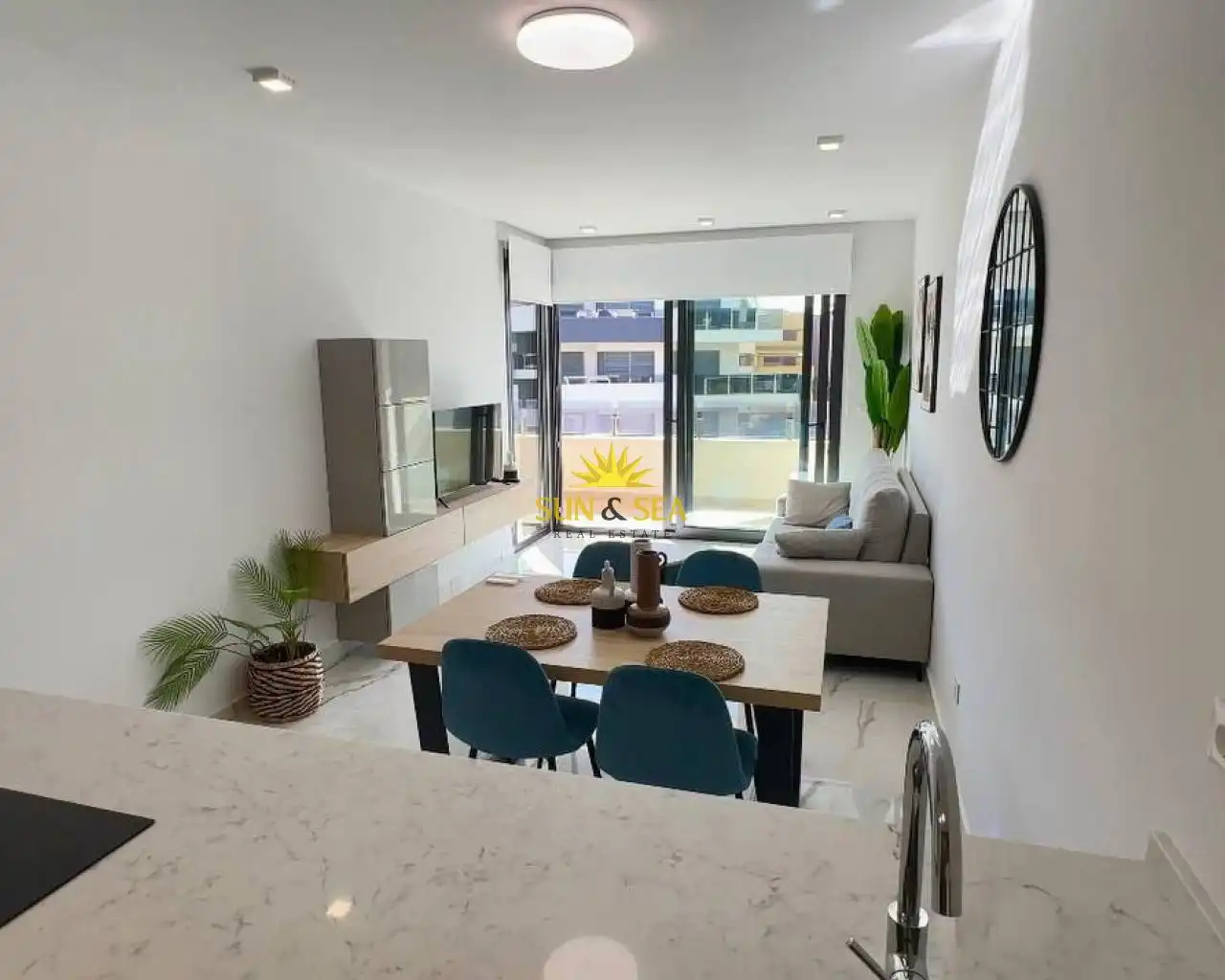 Sala d'estar de Apartament de lloguer en Torrevieja amb Aire condicionat, Calefacció i Piscina