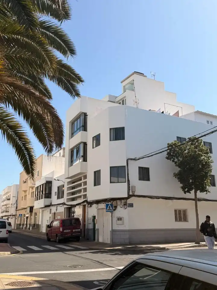 Vista exterior de Edifici en venda en Arrecife