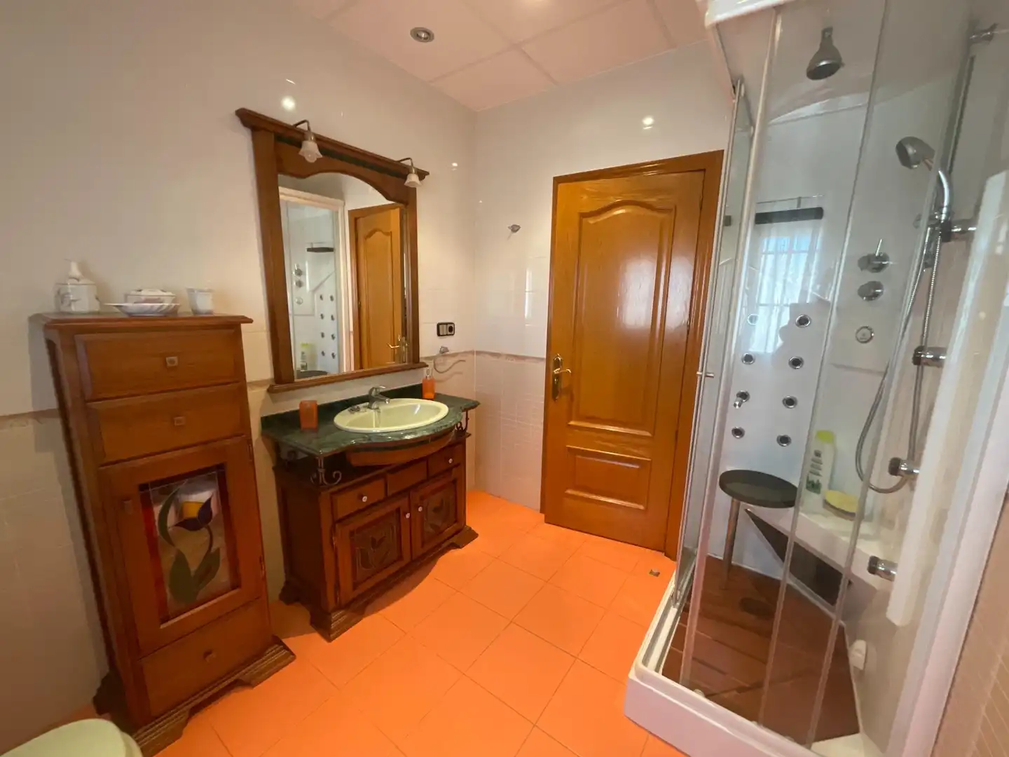 Badezimmer von Einfamilien-Reihenhaus zum Verkauf in Villaluenga de la Sagra mit Klimaanlage und Heizung
