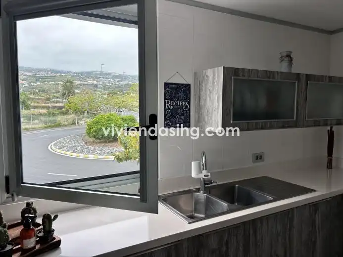 Flat for sale in Calle la Gorvorana, Longuera - Toscal
