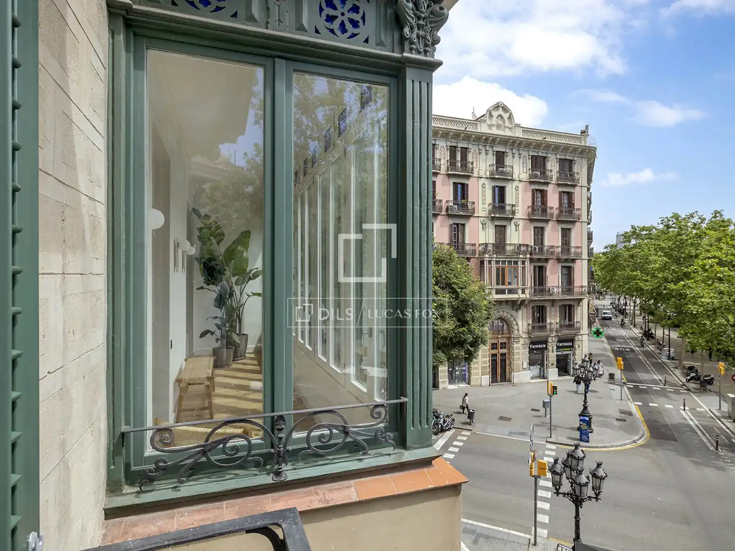 Außenansicht von Wohnung zum Verkauf in Barcelona mit Klimaanlage, Heizung und Balkon