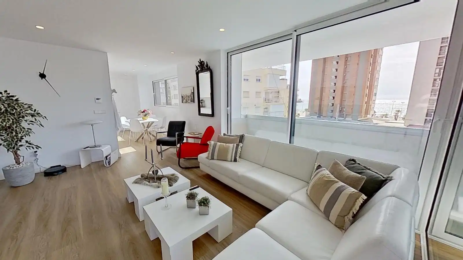 Piso con terraza en venta en Avenida del Mediterráneo, imagen 2