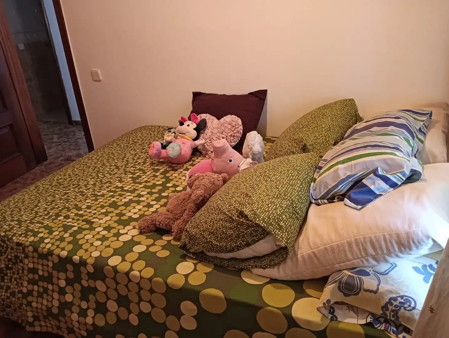 Habitación de Casa adosada en venta en Vilanova i la Geltrú con Aire acondicionado, Calefacción y Jardín privado