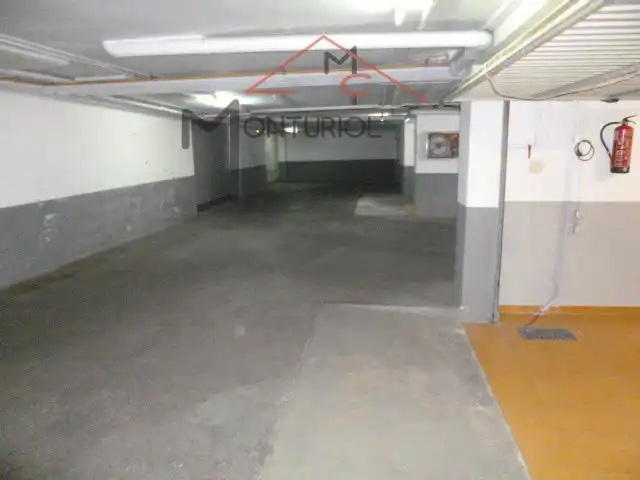 Aparcament de Casa adosada en venda en Sant Joan Despí amb Aire condicionat, Calefacció i Jardí privat