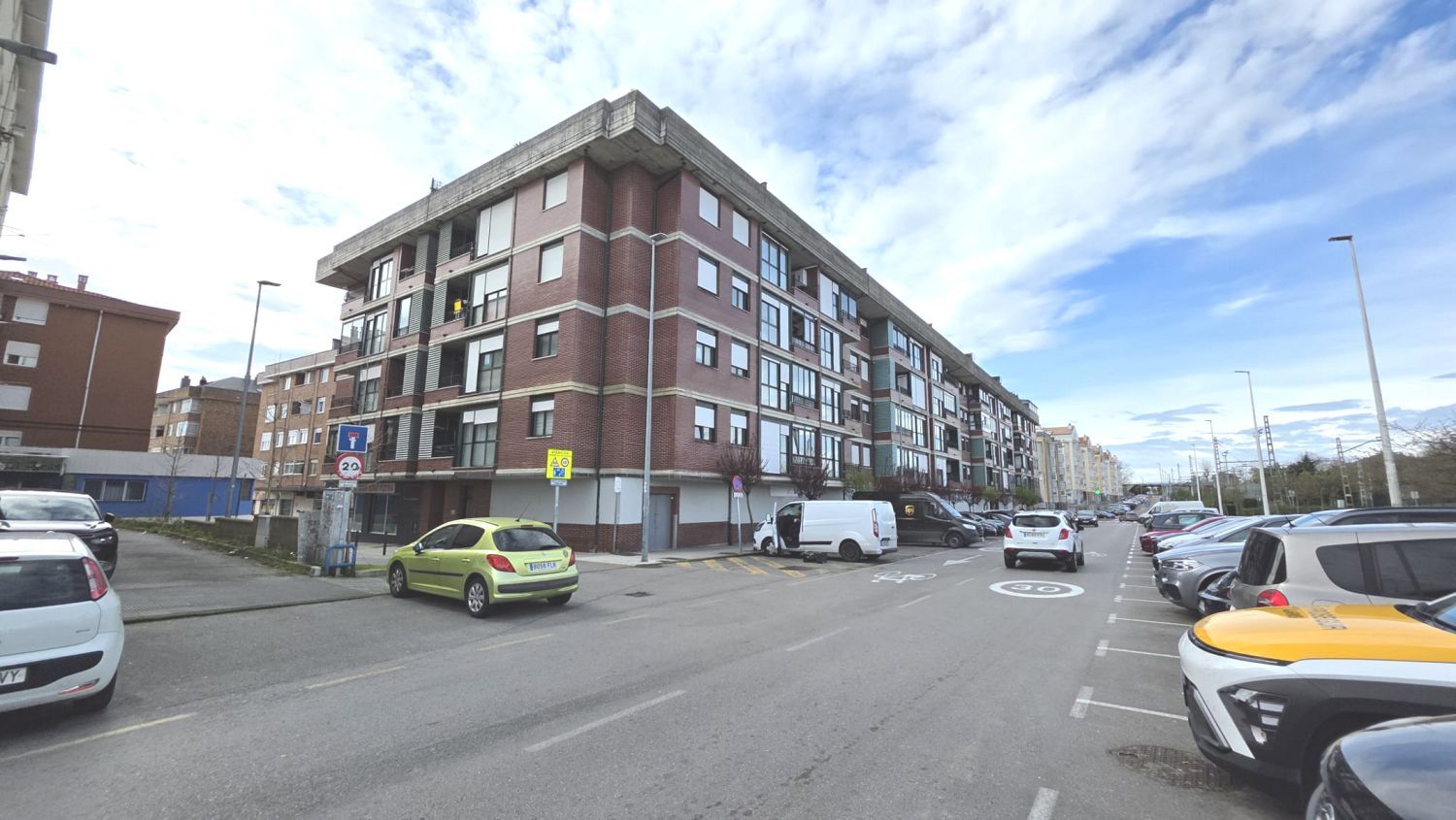 Außenansicht von Wohnung zum Verkauf in Santa Cruz de Bezana mit Heizung und Terrasse