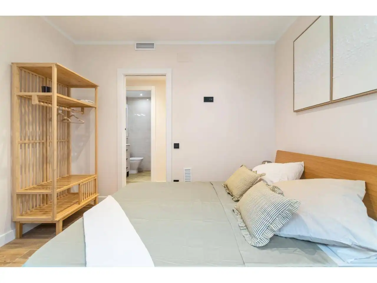 Bedroom of Flat for sale in Barcelona  with Air Conditioner, Heating and Balcony