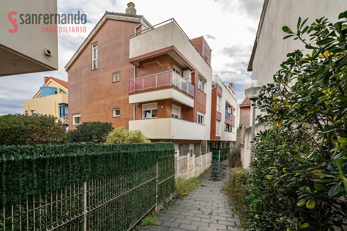 Vista exterior de Planta baixa en venda en Piélagos amb Calefacció, Jardí privat i Parquet