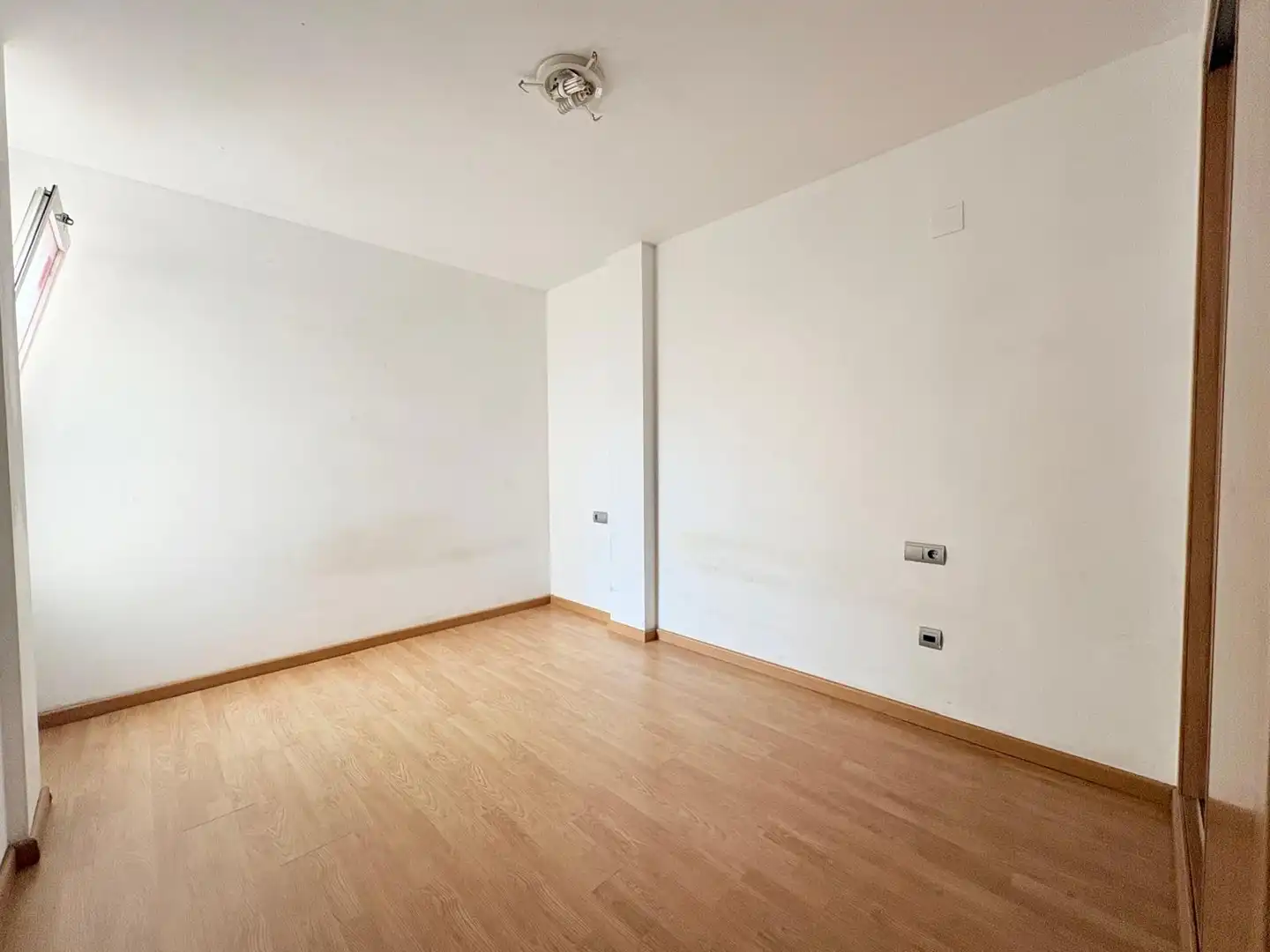 Habitación de Piso en venta en Sedaví con Aire acondicionado, Jardín privado y Balcón