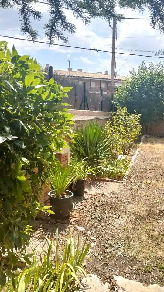 Jardí de Casa o xalet en venda en Utrillas amb Calefacció, Jardí privat i Terrassa