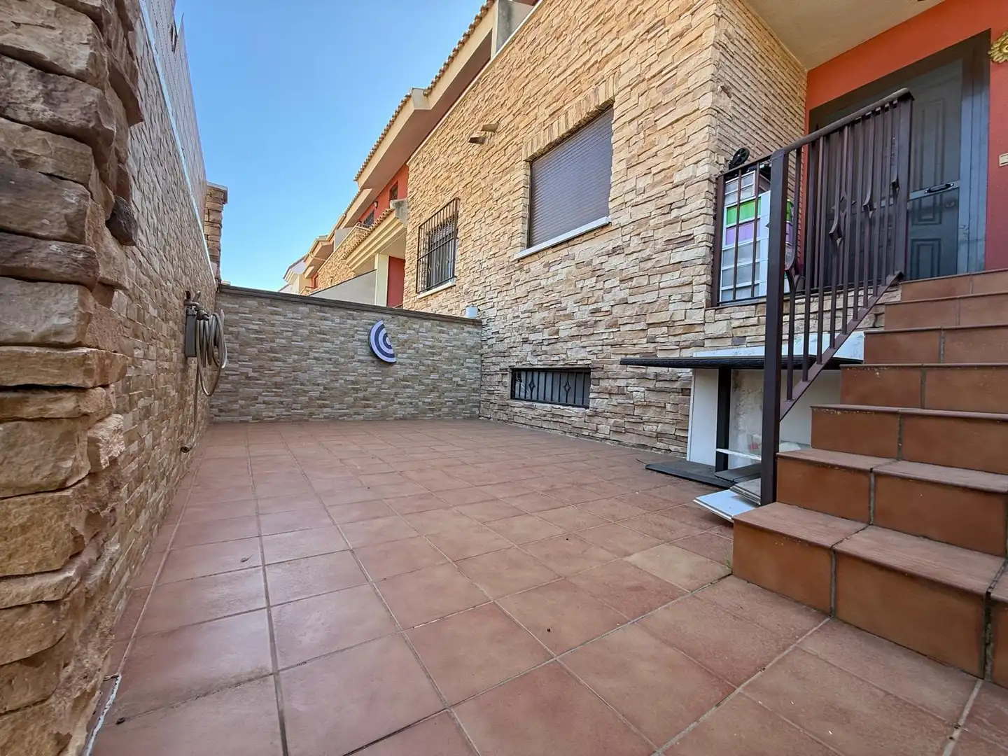 Vista exterior de Casa adosada en venta en San Pedro del Pinatar con Aire acondicionado, Calefacción y Jardín privado