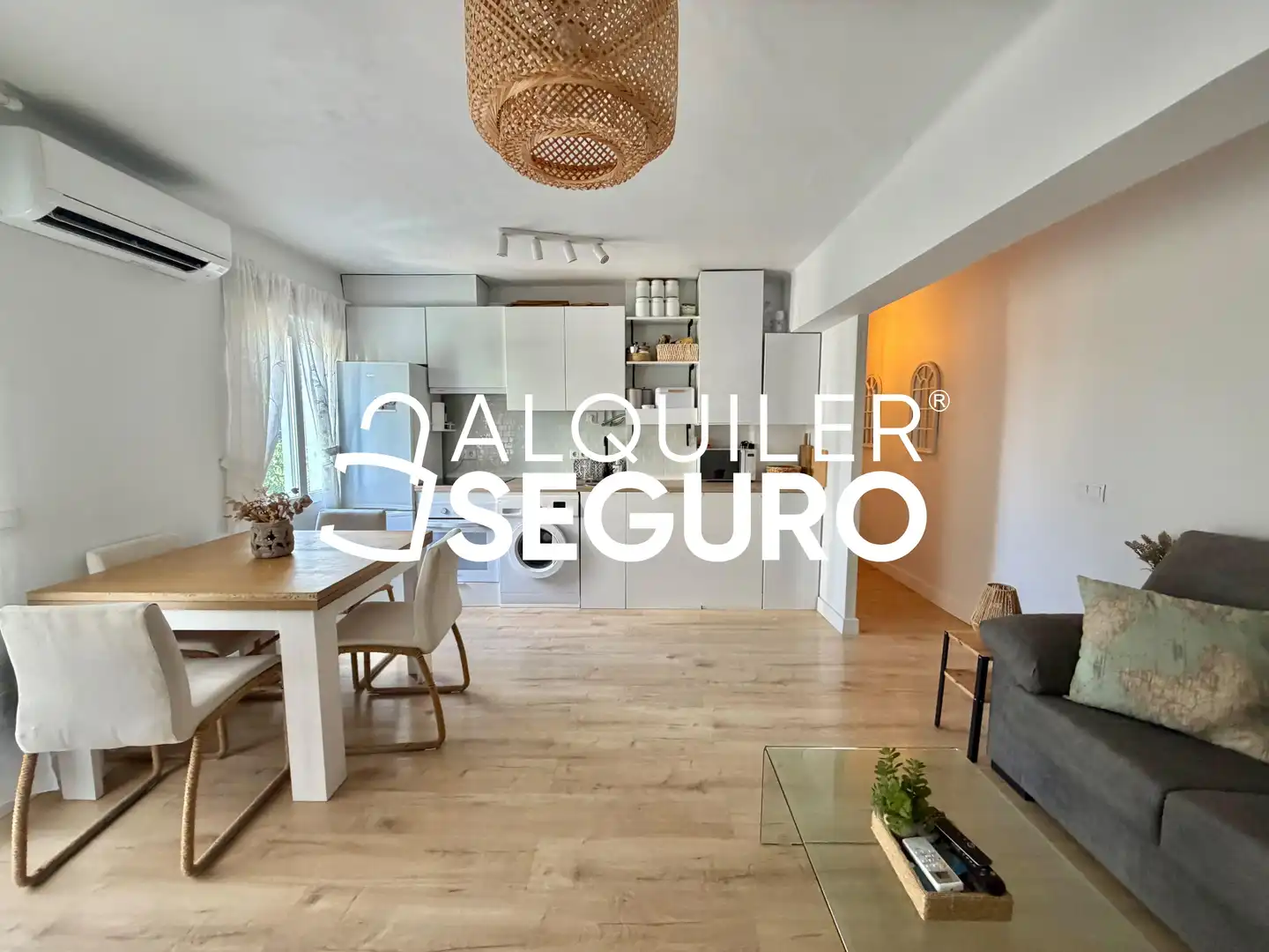 Sala d'estar de Pis de lloguer en Pozuelo de Alarcón amb Aire condicionat i Terrassa