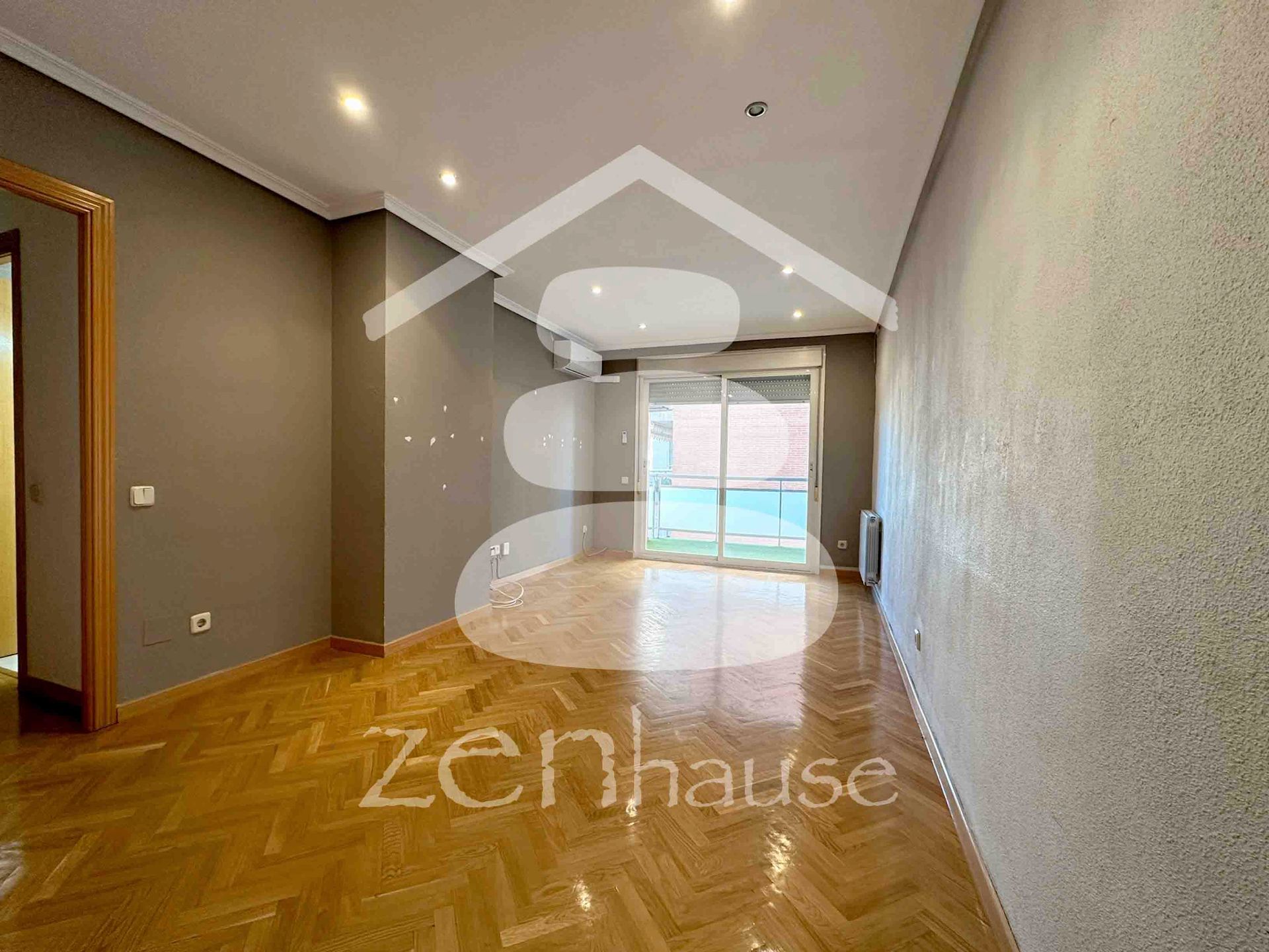 Sala d'estar de Pis en venda en Parla amb Aire condicionat, Calefacció i Parquet