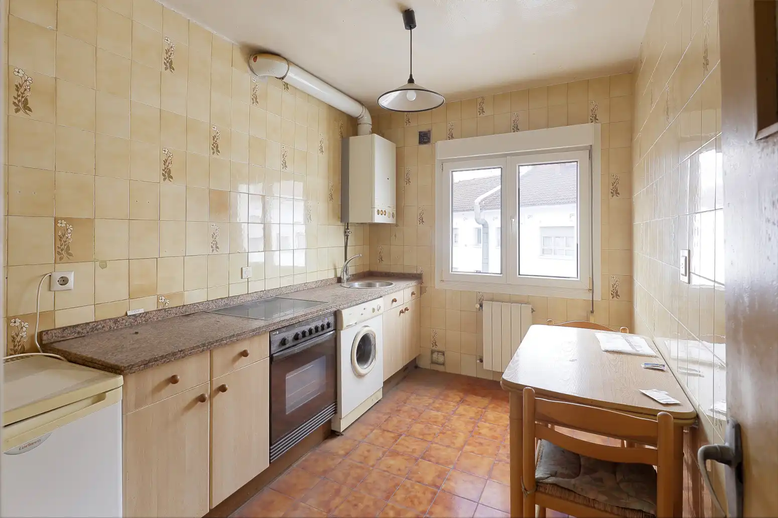 Cocina de Piso en venta en Oviedo  con Calefacción, Parquet y Trastero