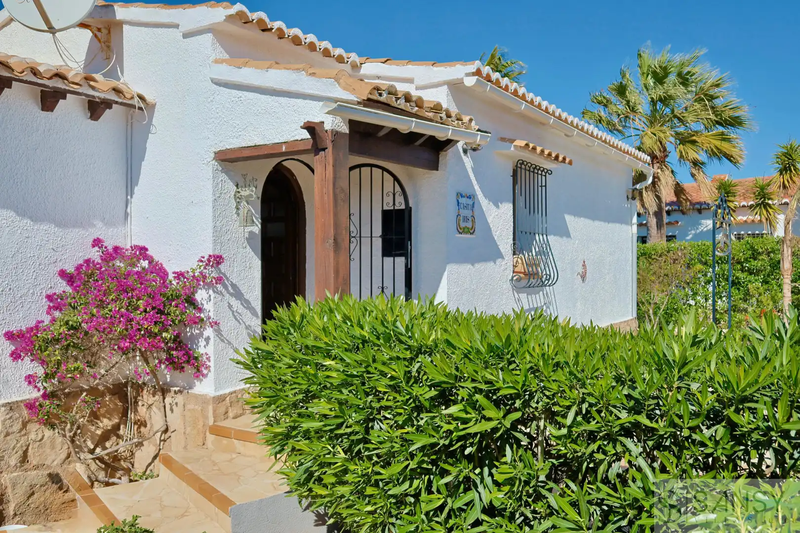 Vista exterior de Casa o xalet en venda en Jávea / Xàbia amb Terrassa i Piscina