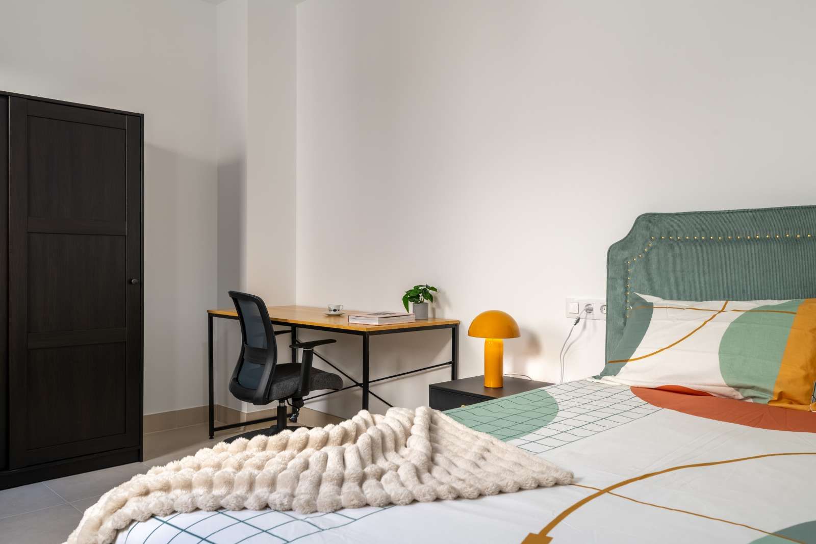 Dormitori de Pis per a compartir en  Sevilla Capital amb Aire condicionat i Terrassa