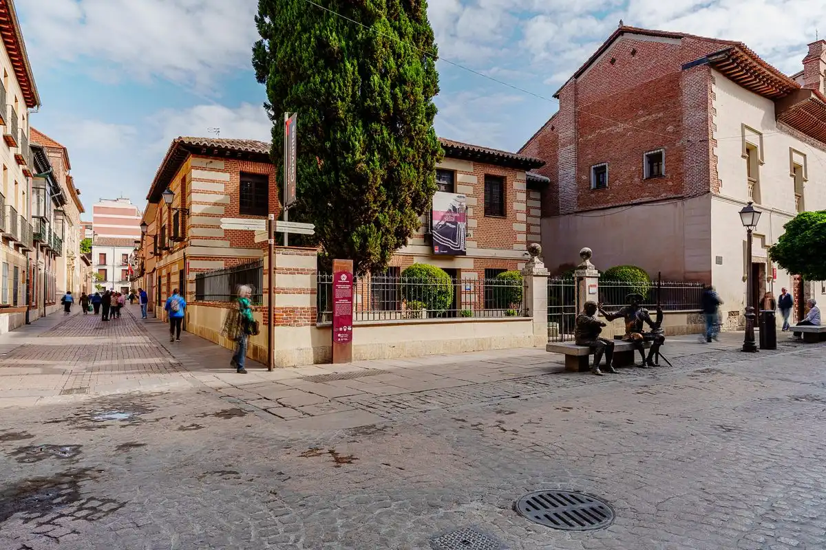 Vista exterior de Pis en venda en Alcalá de Henares amb Aire condicionat, Calefacció i Traster