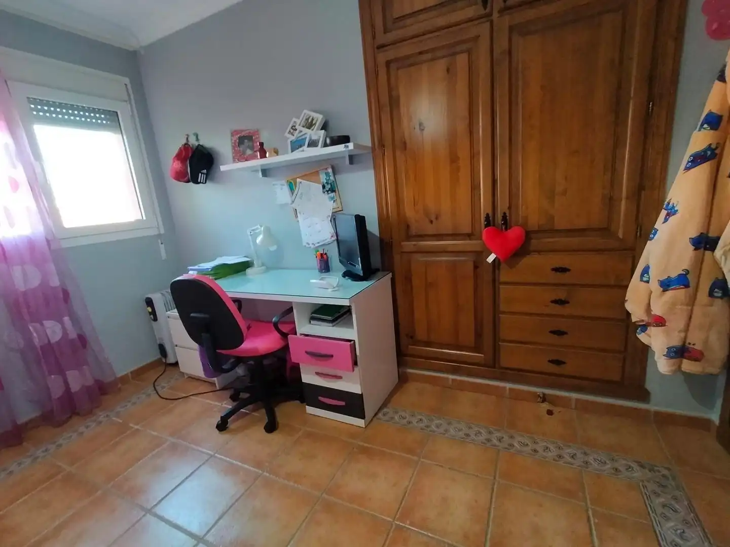 Dormitori de Casa o xalet en venda en La Línea de la Concepción amb Aire condicionat, Jardí privat i Traster