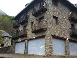 Vista exterior de Local en venda en La Vall de Boí