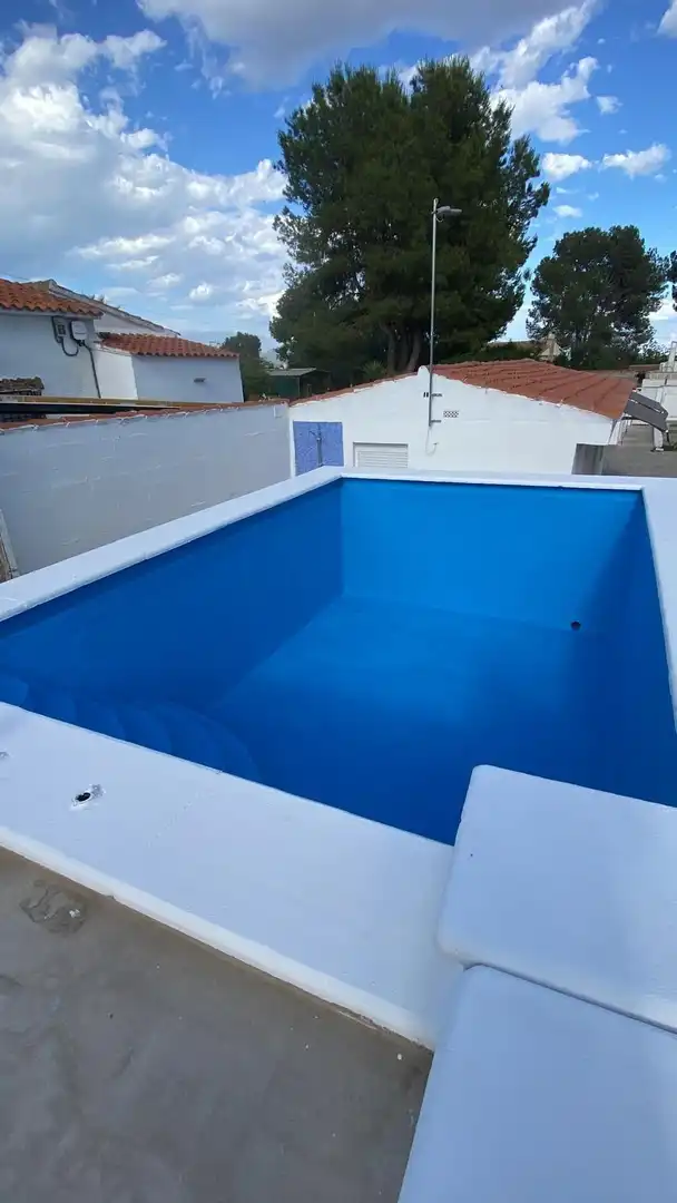 Piscina de Casa o xalet en venda en La Pobla de Vallbona amb Aire condicionat, Terrassa i Piscina comunitària