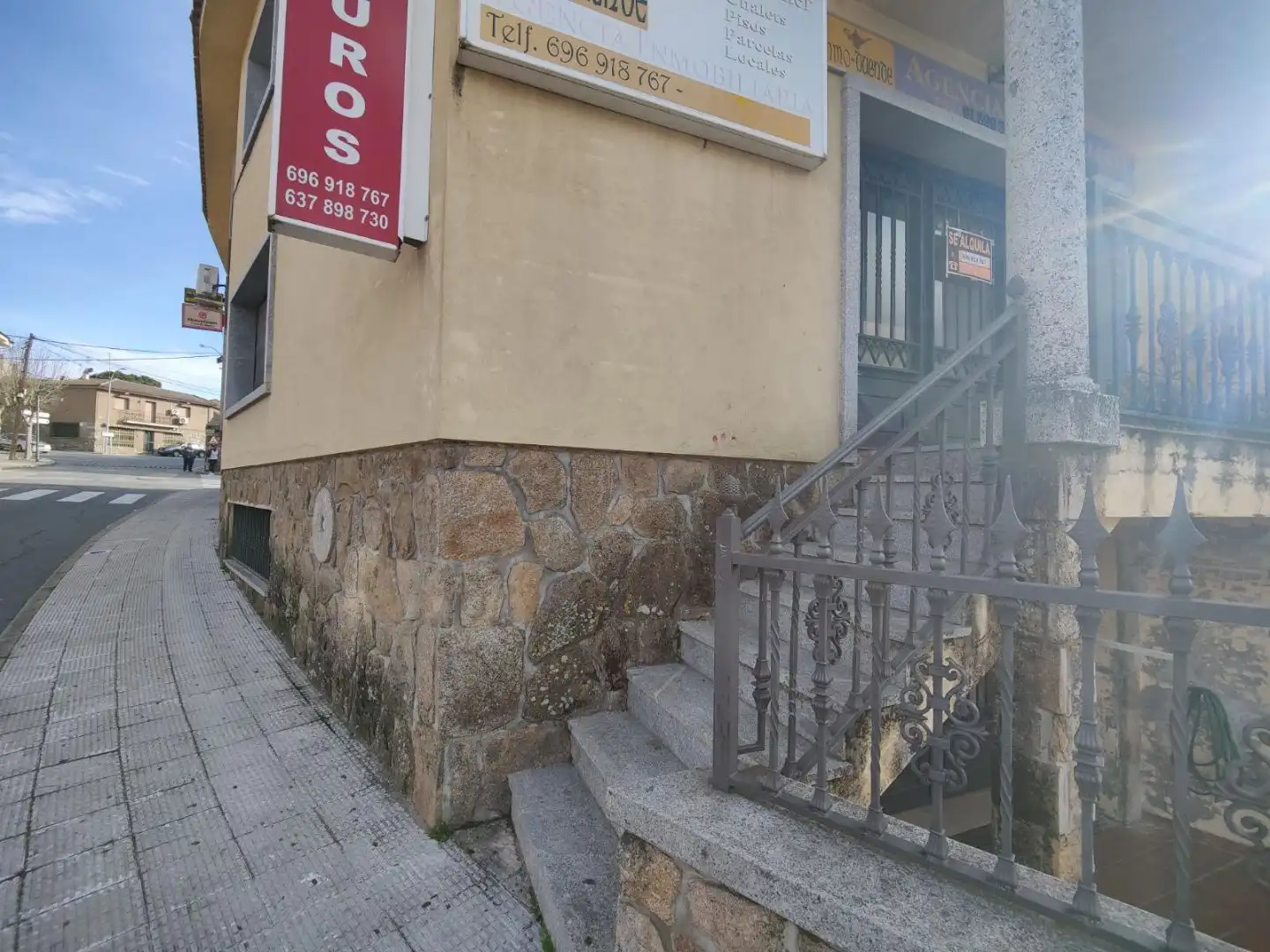 Vista exterior de Oficina de alquiler en Valdemorillo con Amueblado y Balcón