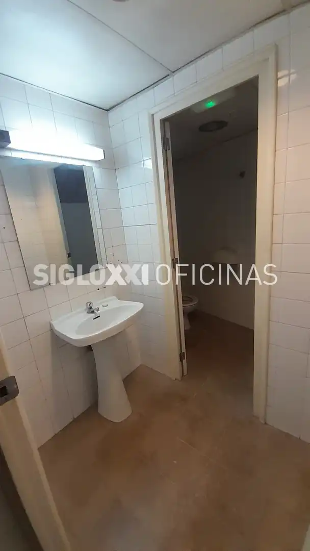 Baño de Oficina de alquiler en Barcelona