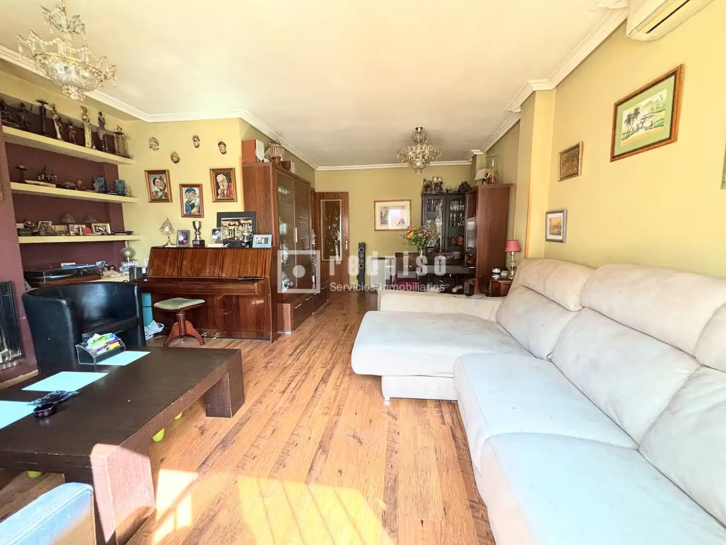 Sala de estar de Casa o chalet en venta en Colmenar Viejo con Aire acondicionado, Calefacción y Jardín privado