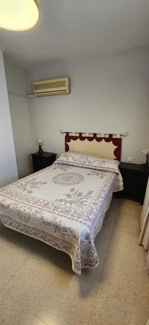 Habitación de Piso en venta en Sevilla con Aire acondicionado, Terraza y Trastero