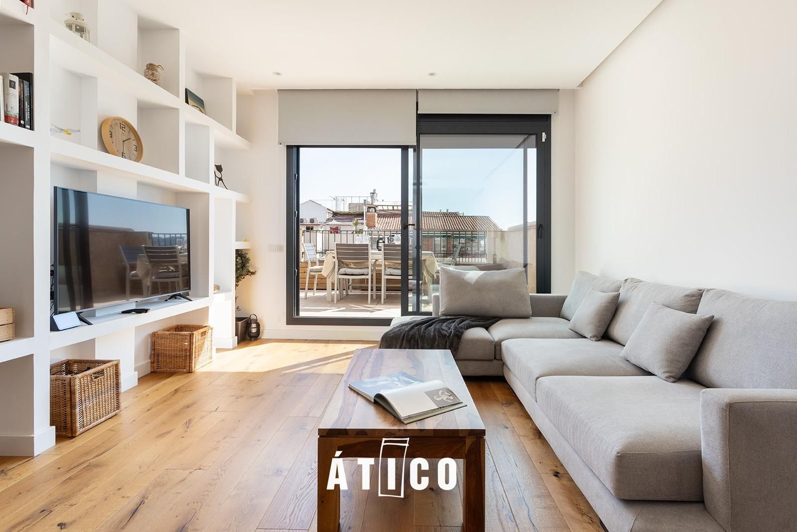 Living room of Attic for sale in  Barcelona Capital  with Air Conditioner, Terrace and Storage room