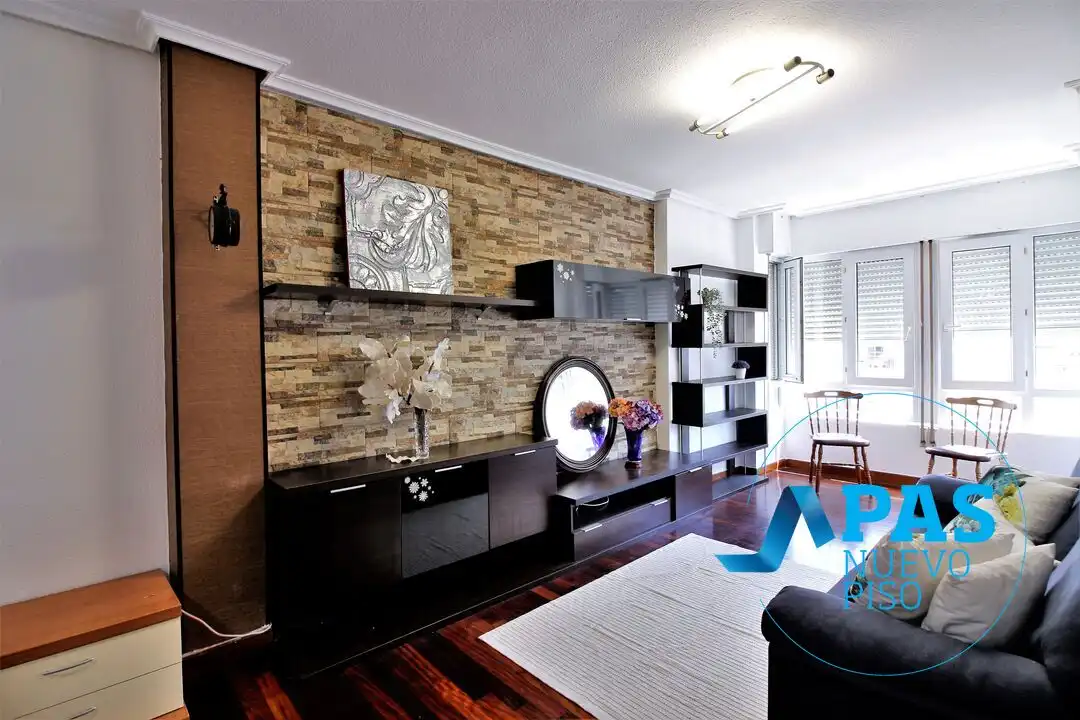 Sala de estar de Piso en venta en Camargo con Terraza, Trastero y Amueblado