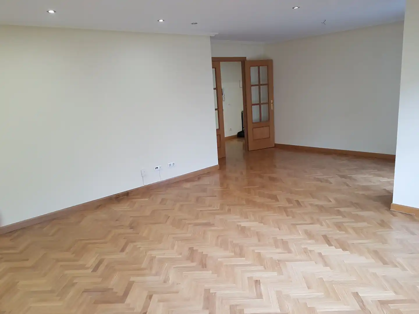 Sala d'estar de Planta baixa en venda en  Logroño amb Calefacció, Jardí privat i Parquet