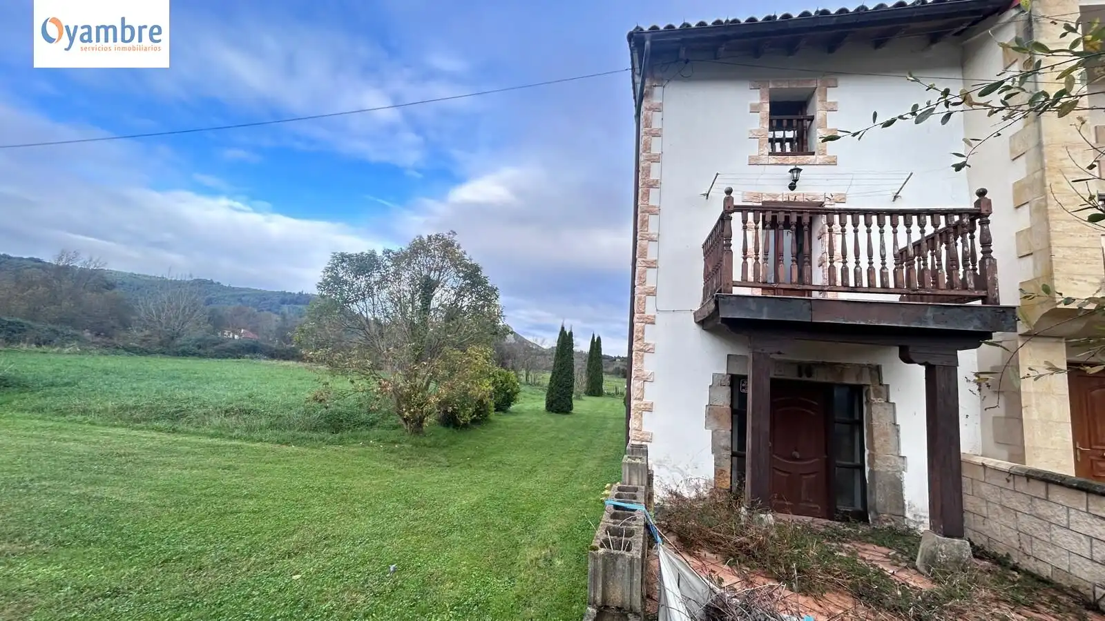 Vista exterior de Casa adosada en venda en Liendo amb Jardí privat i Terrassa