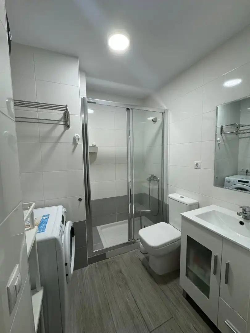 Badezimmer von Wohnungen zur Miete in Las Palmas de Gran Canaria mit Klimaanlage, Terrasse und Möbliert