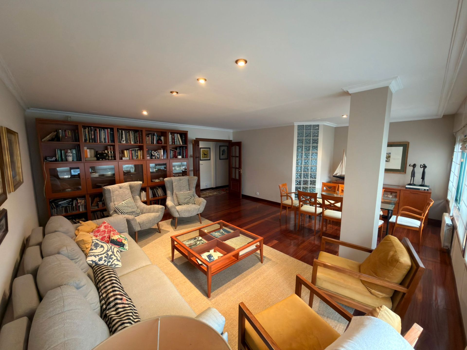 Living room of Flat for sale in Pontevedra Capital   with Heating, Parquet flooring and Storage room