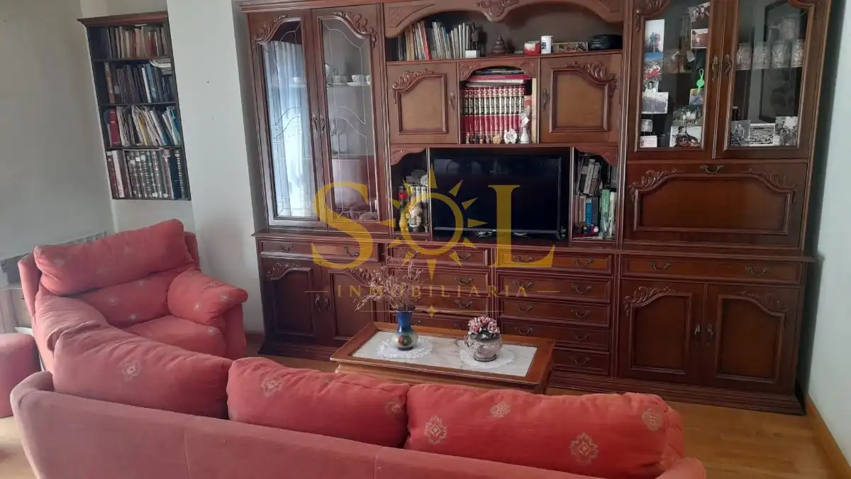 Wohnung zur Miete in Calle León Martín Granizo, La Lastra