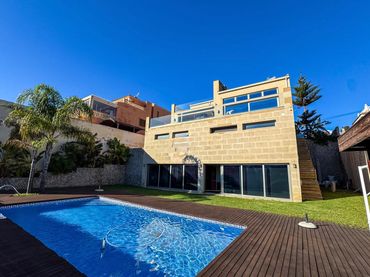 Villa avec balcon à vendre à Calle COVADONGA BAL