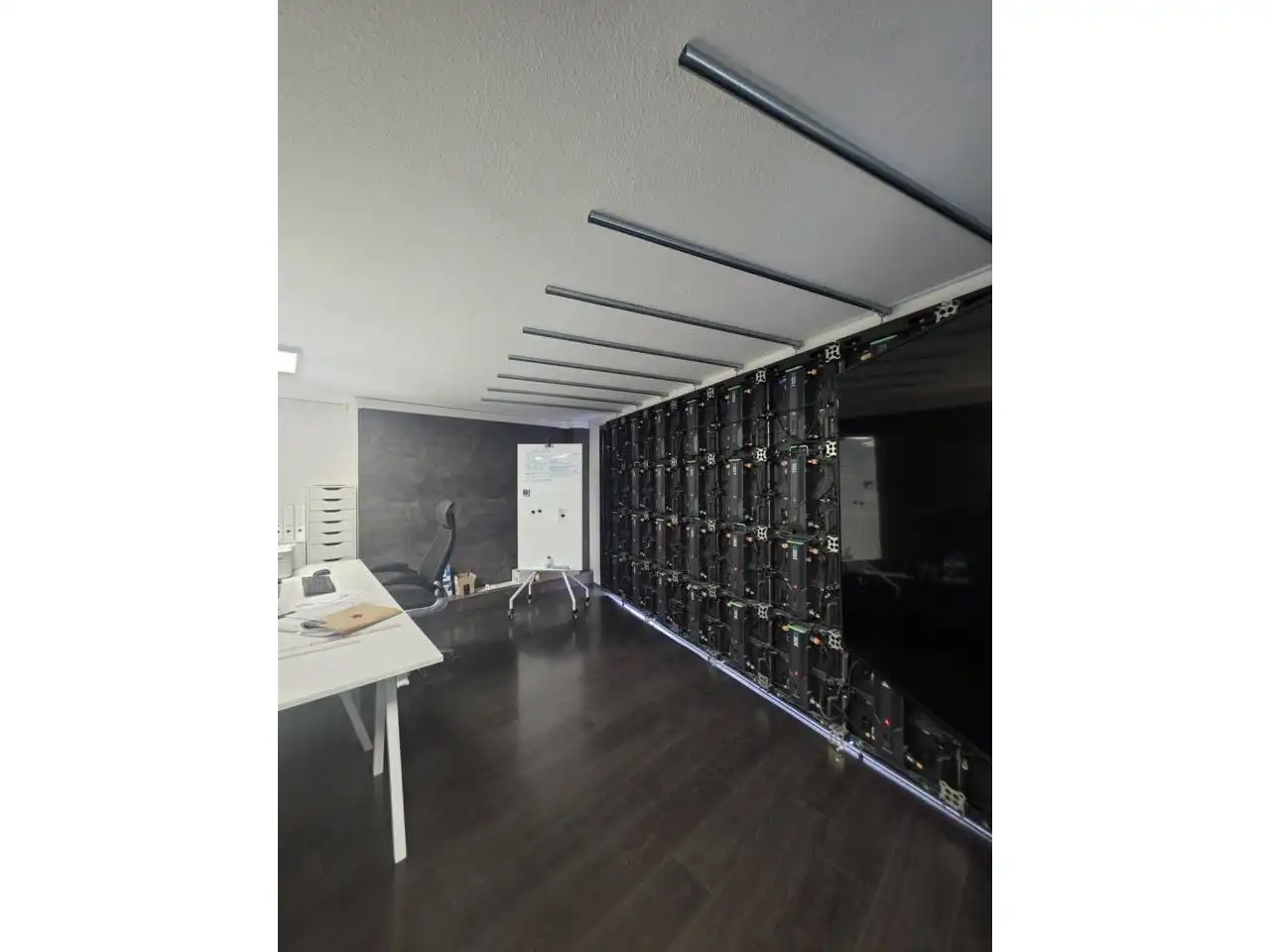 Commercial properties for rent in Manresa  with Air Conditioner and Alarm