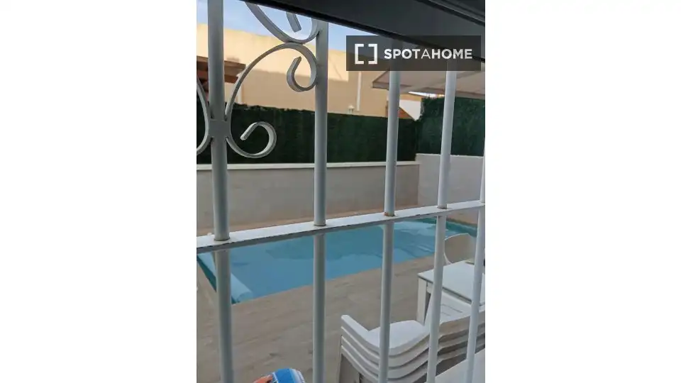 Room in Los Narejos - Punta Calera