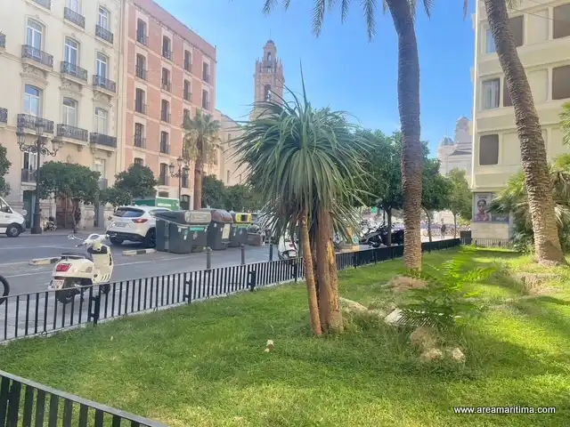 Vista exterior de Pis en venda en Ciutat Vella 