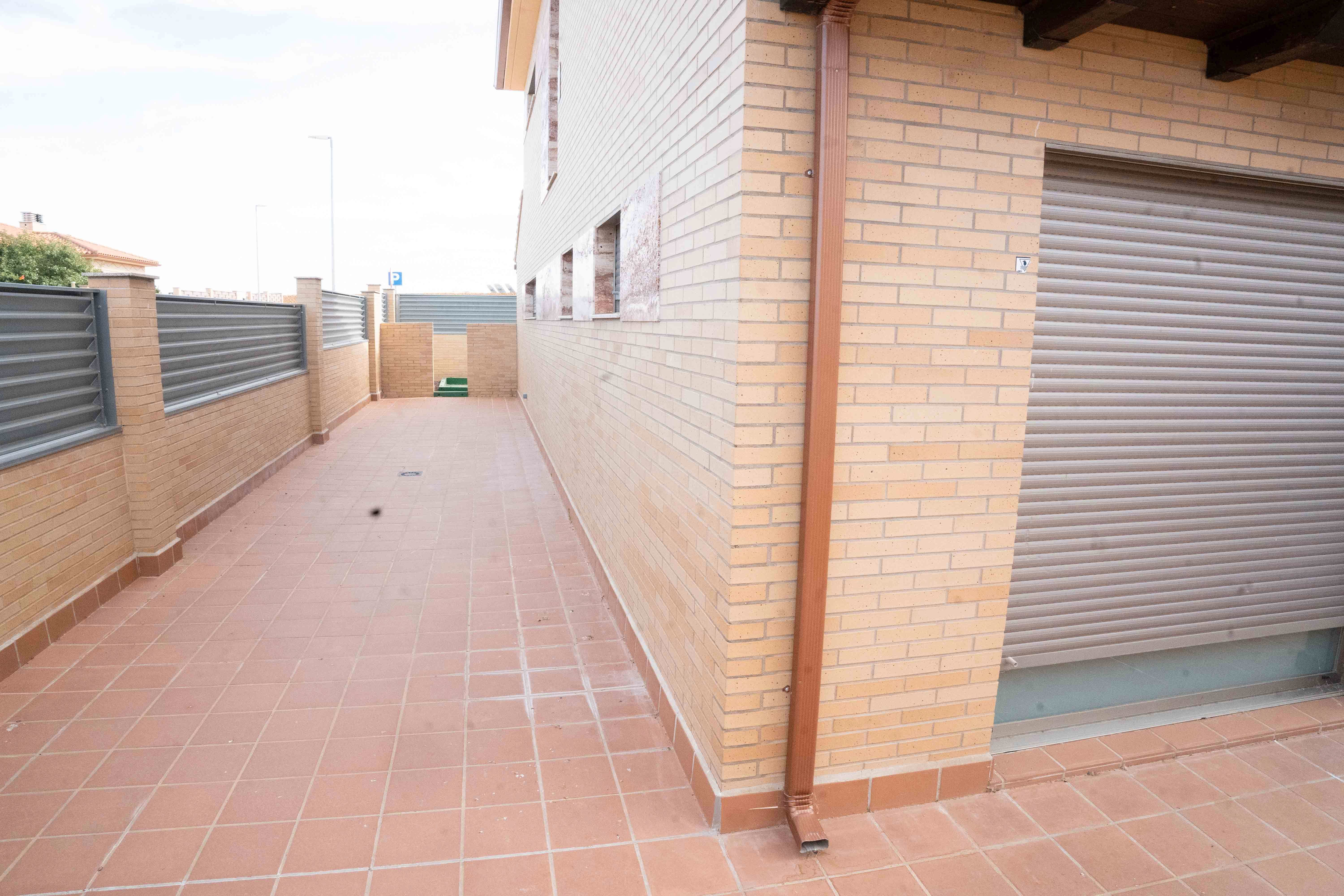 Exterior view of Single-family semi-detached for sale in Valcabado  with Terrace, Oven and Microwave
